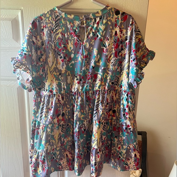 Boutique Top - Picture 3 of 4